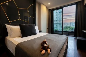 Lucky Monkey Hotel