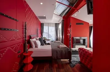 Lucky Monkey Hotel