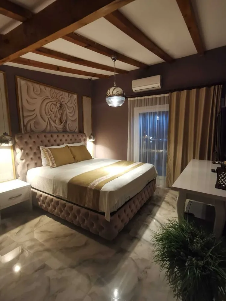 Deluxe Tek Büyük Yataklı Oda, Sıcak Su Küveti