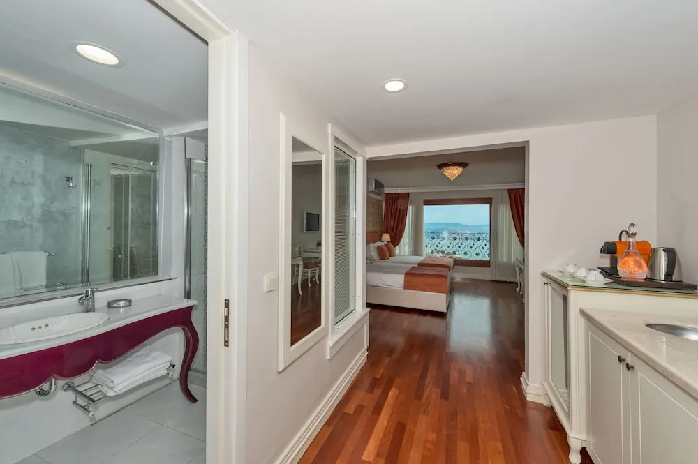 Deluxe Family Suite with Bosphorus View