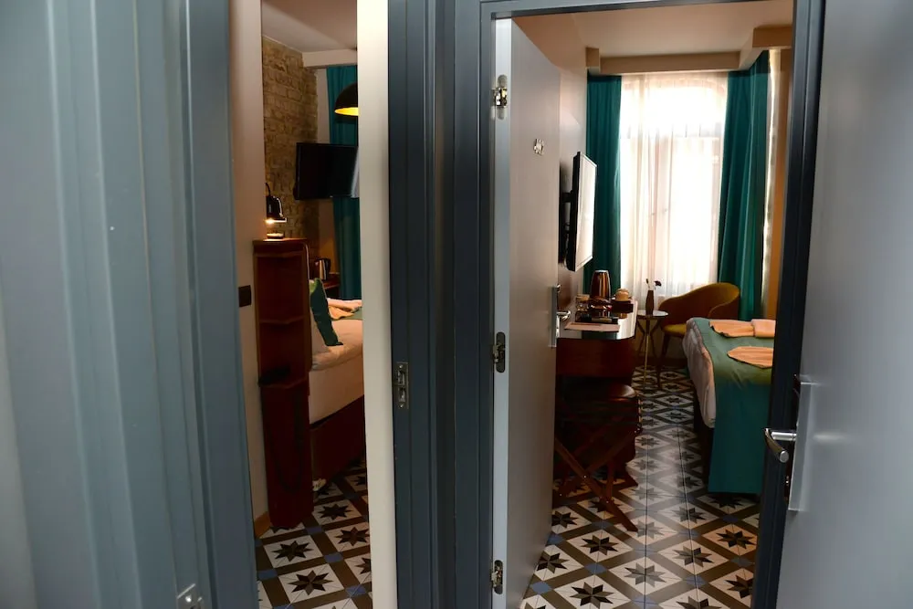 Connecting 2 Double Rooms