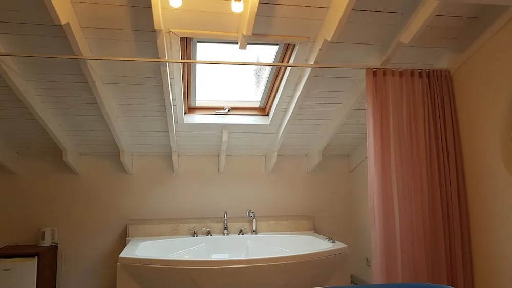 Luxury Tek Büyük Yataklı Oda