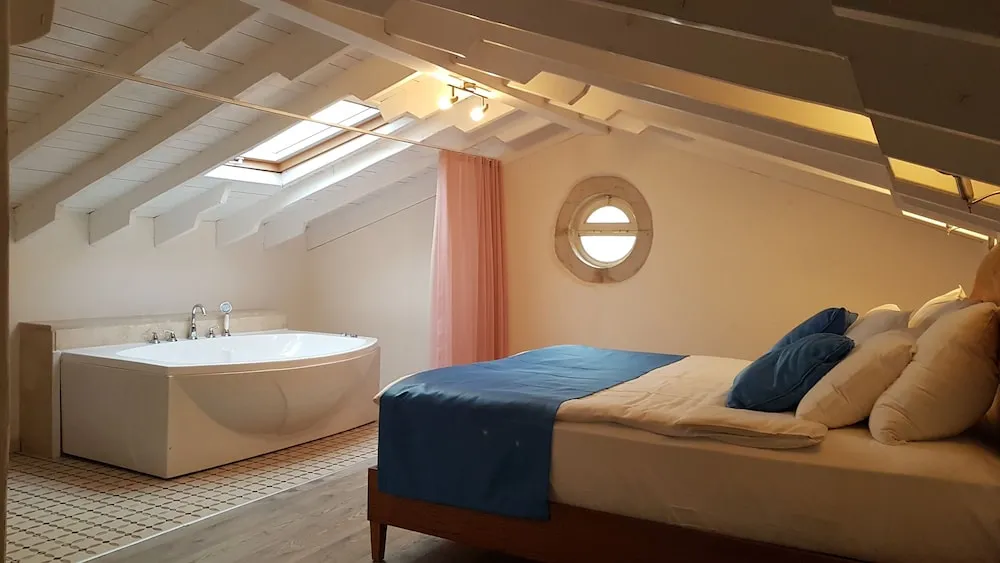Luxury Tek Büyük Yataklı Oda