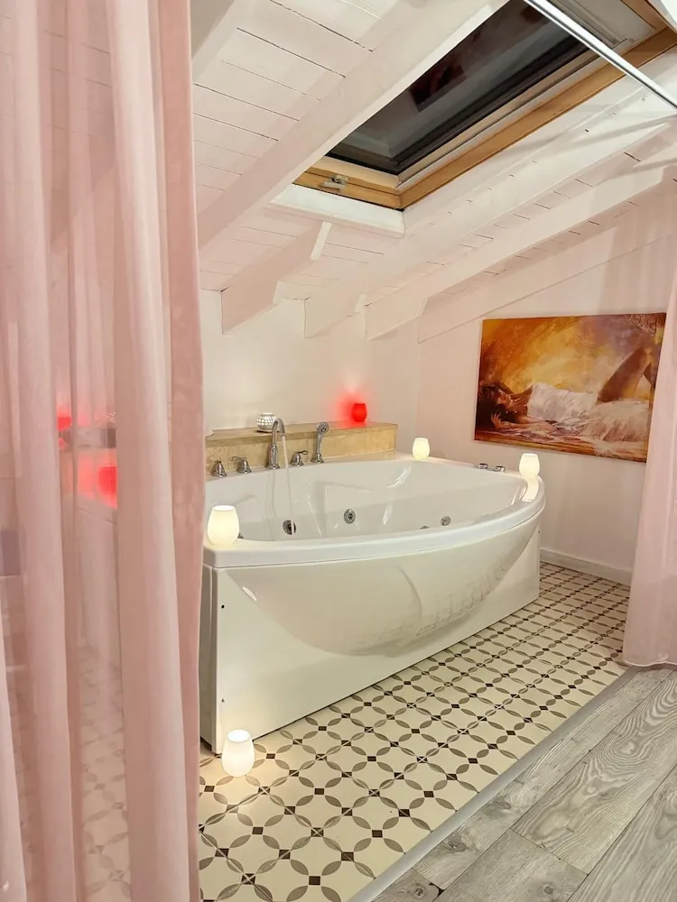 Luxury Tek Büyük Yataklı Oda