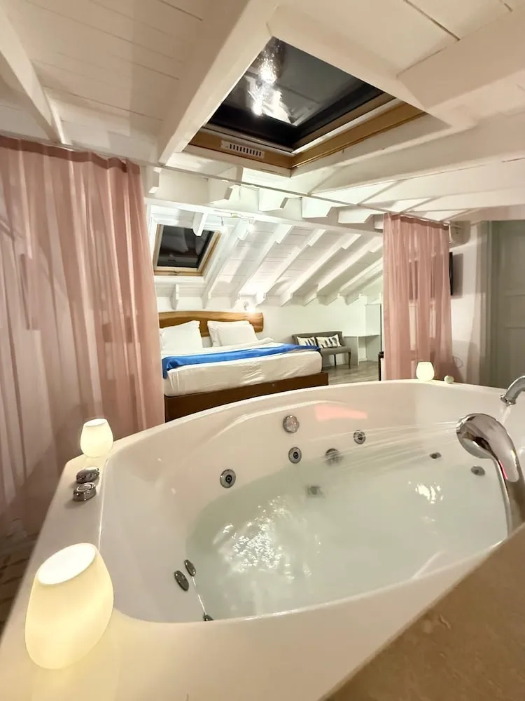 Luxury Tek Büyük Yataklı Oda