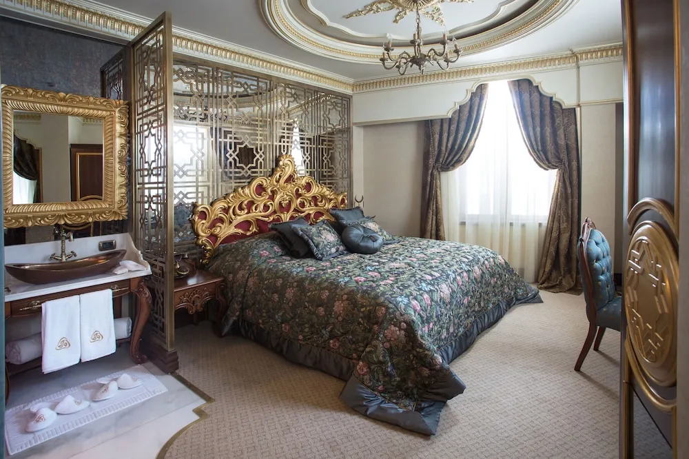 Grand Deluxe Room with Golden Horn View