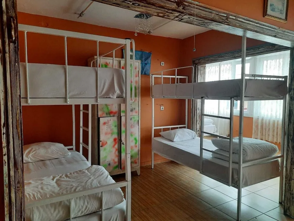 6 Bed FEMALE Dorm with ensuite room