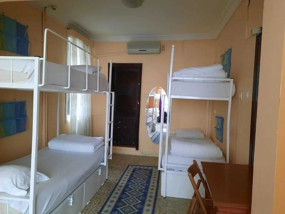 6 Bed FEMALE Dorm with ensuite room