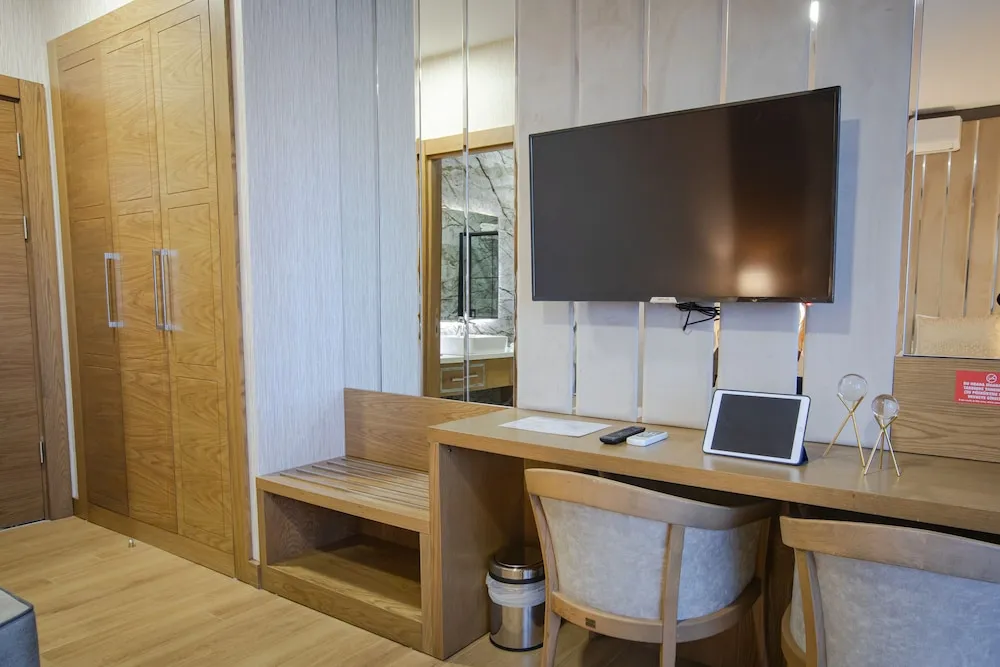Luxury Tek Büyük Yataklı Oda