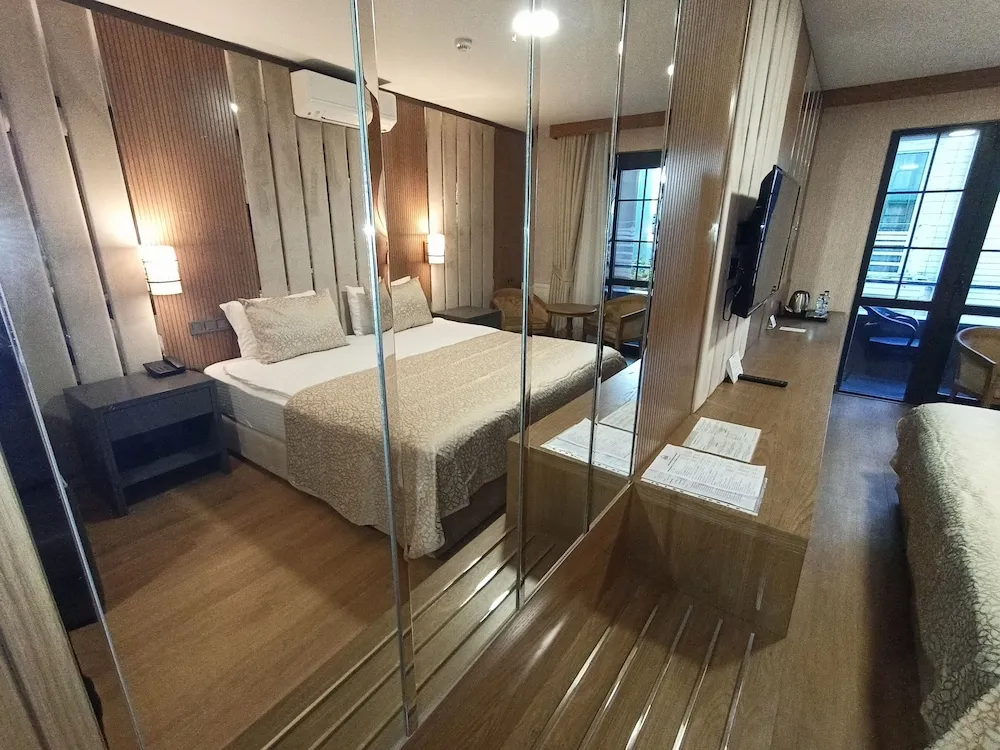 Deluxe Tek Büyük Yataklı Oda