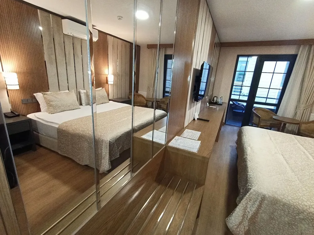 Deluxe Tek Büyük Yataklı Oda
