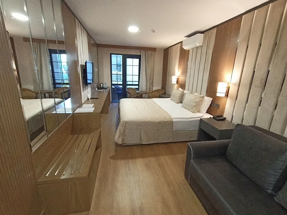Deluxe Tek Büyük Yataklı Oda