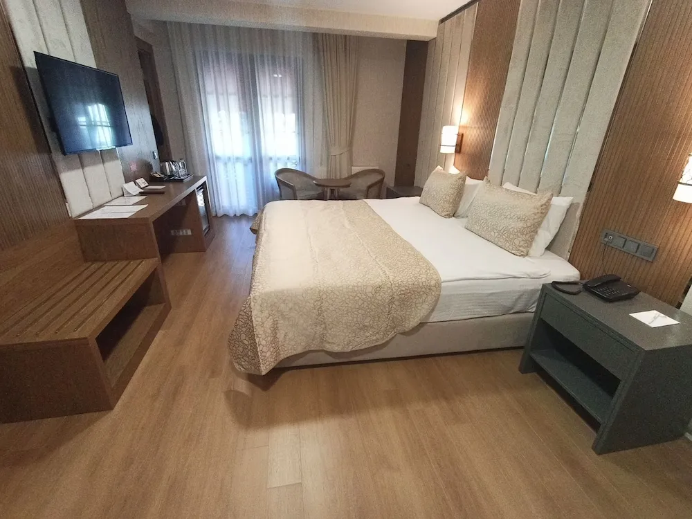 Deluxe Tek Büyük Yataklı Oda