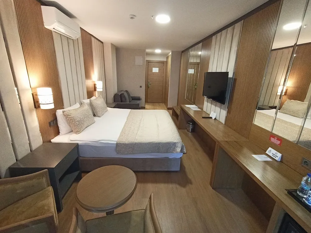 Deluxe Tek Büyük Yataklı Oda