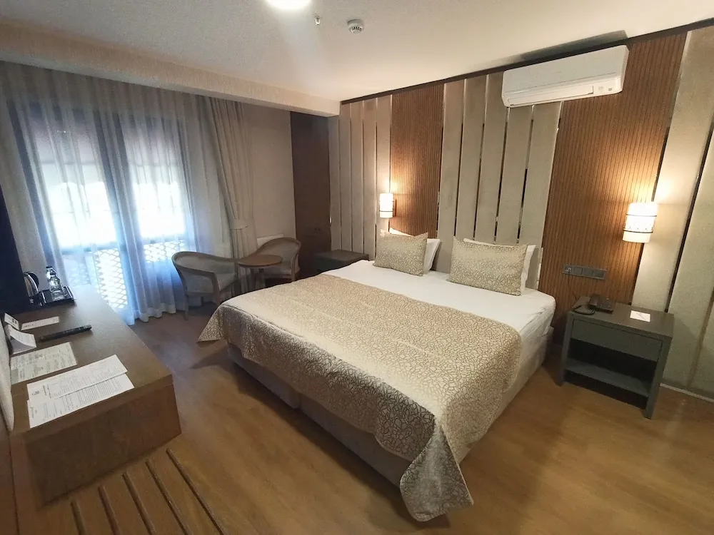 Deluxe Tek Büyük Yataklı Oda