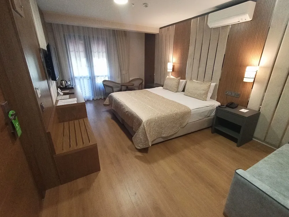 Deluxe Tek Büyük Yataklı Oda