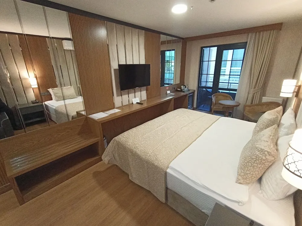 Deluxe Tek Büyük Yataklı Oda