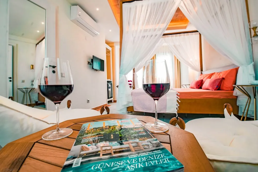 Honeymoon Tek Büyük Yataklı Oda