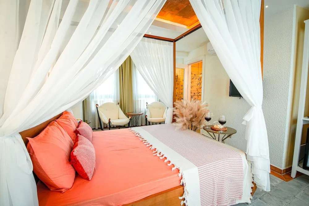 Honeymoon Tek Büyük Yataklı Oda