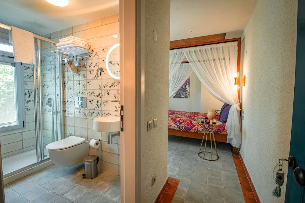 Honeymoon Tek Büyük Yataklı Oda