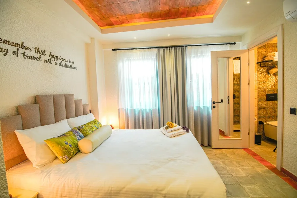 Standard Tek Büyük Yataklı Oda