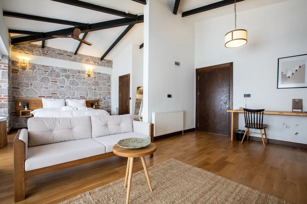 Exclusive Suite with Hot Tub