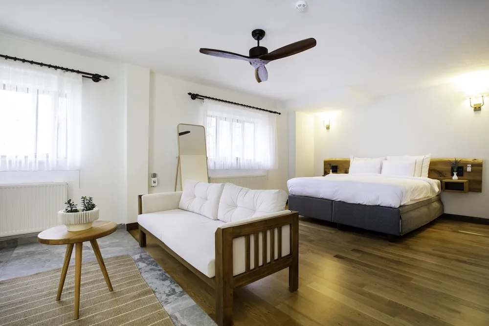 Junior Garden Suite with Hot Tub