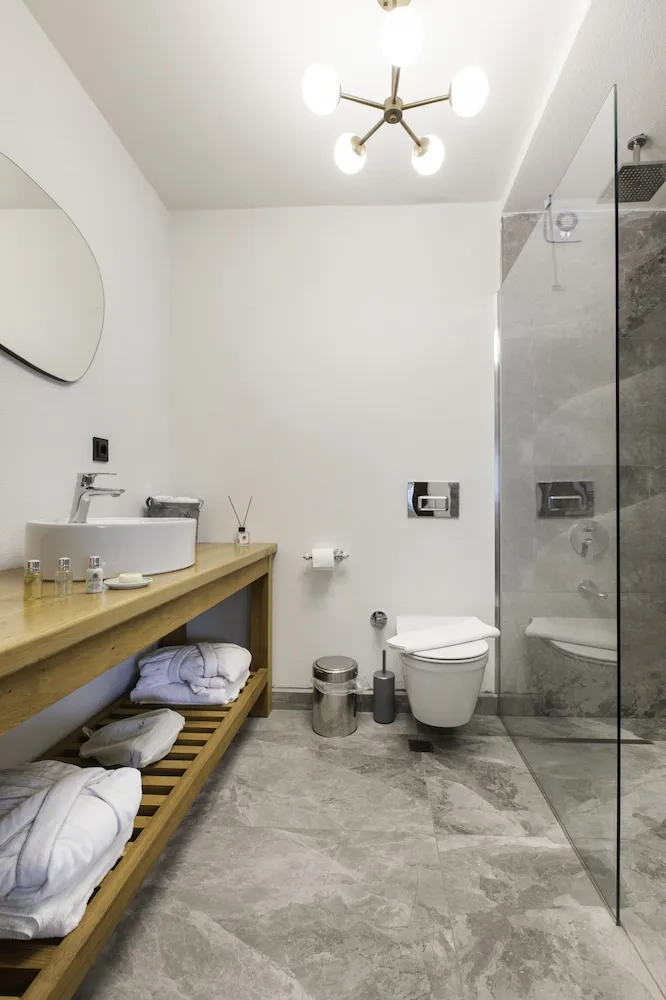 Junior Garden Suite with Hot Tub