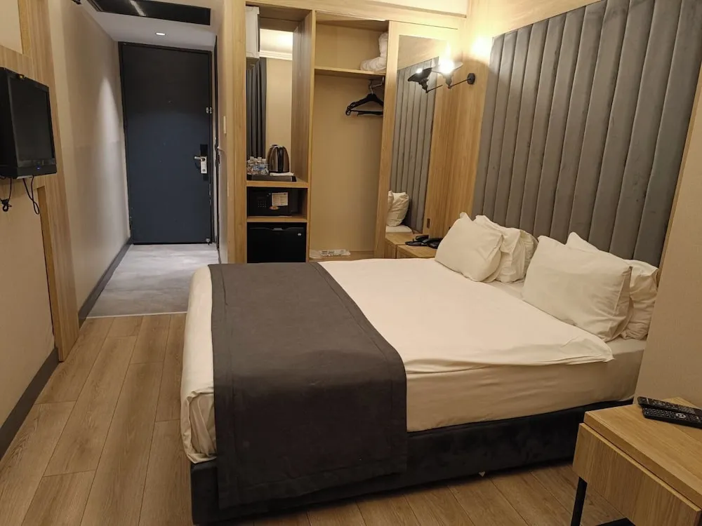 Standard Tek Büyük Yataklı Oda