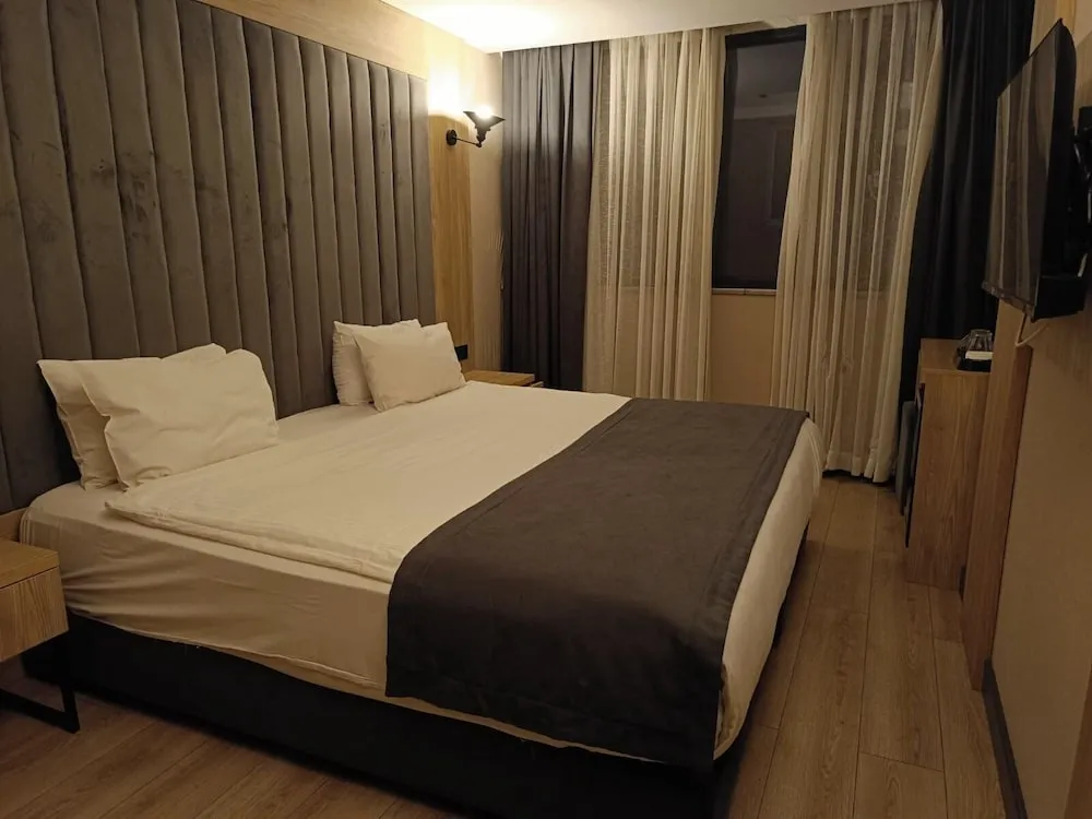 Standard Tek Büyük Yataklı Oda