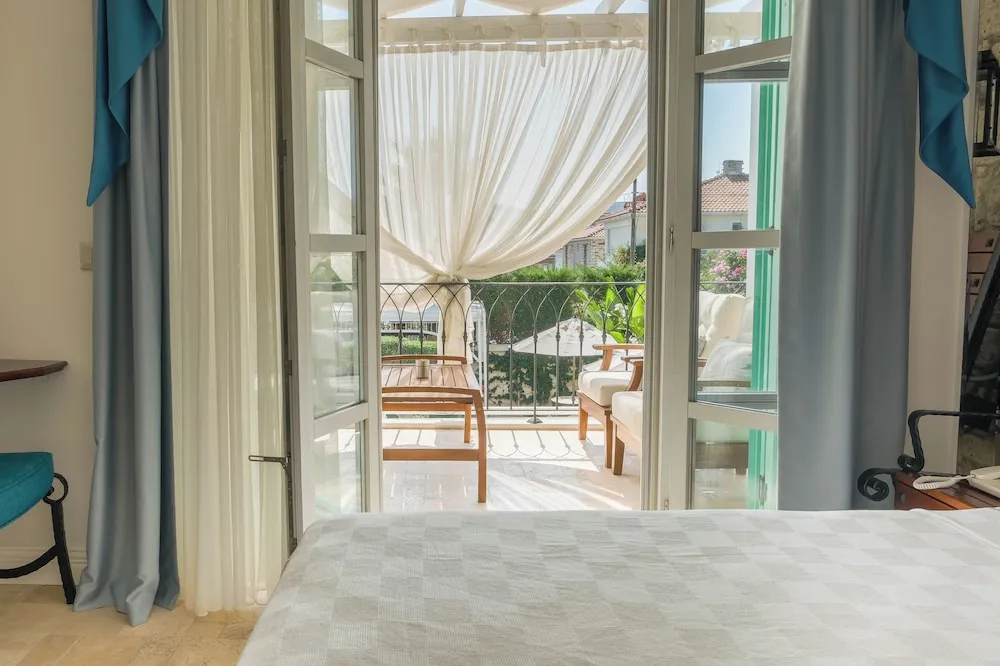 Smyrna Balcony No 11 (Havuz Manzarali)