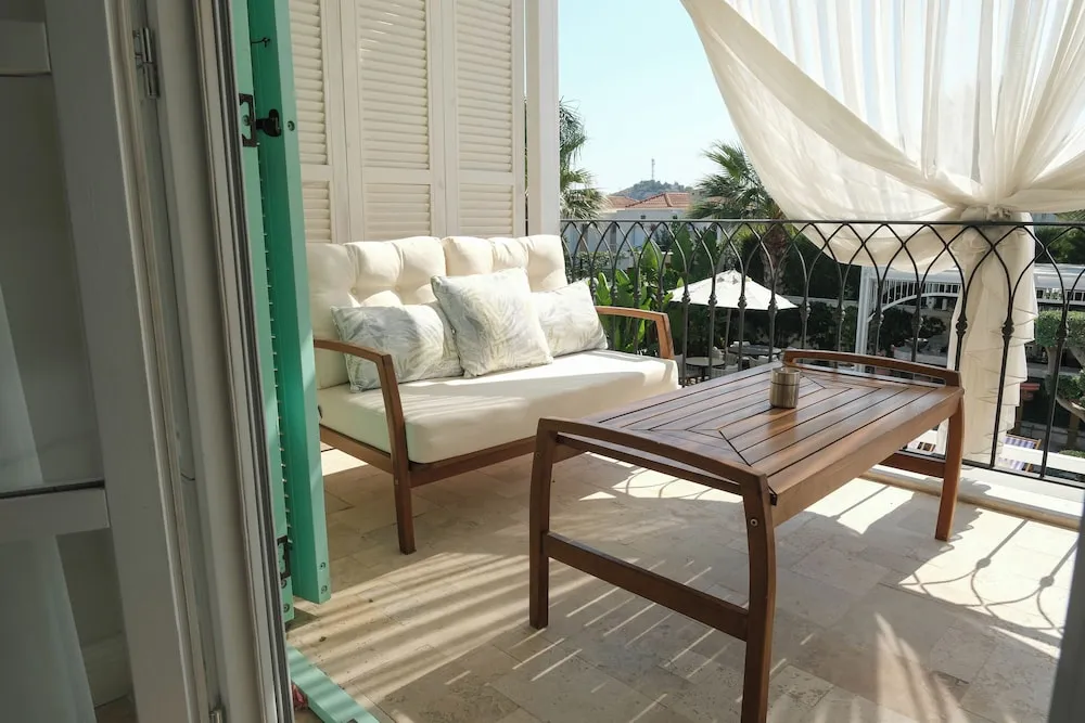 Smyrna Balcony No 11 (Havuz Manzarali)