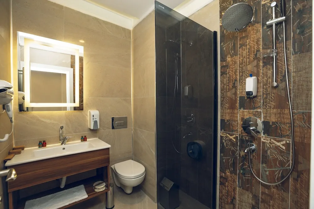 Luxury Tek Büyük Yataklı Oda