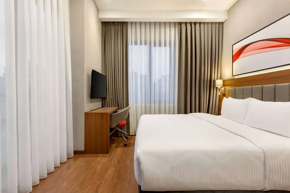 Oda, 1 En Büyük (King) Boy Yatak, Sigara İçilebilir, Şehir Manzaralı