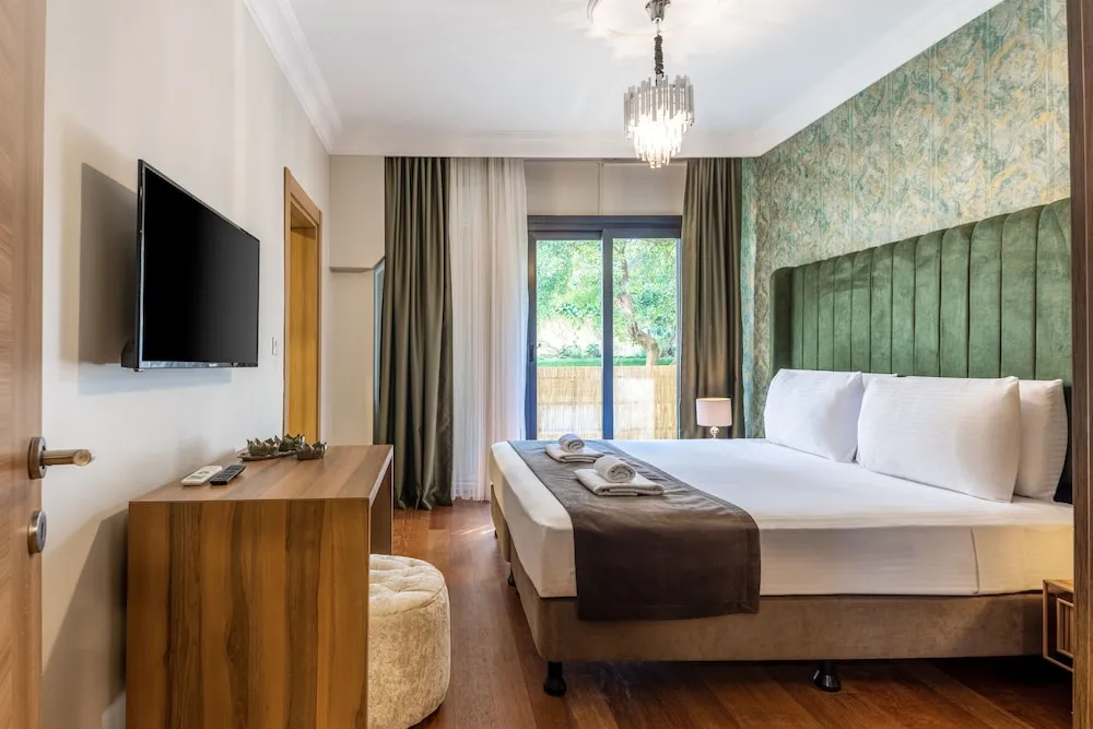 Luxury Apart Daire, 3 Yatak Odası, Teras, Havuz Manzaralı