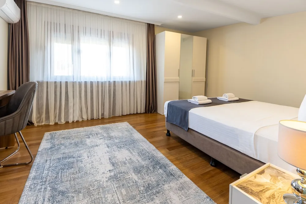 Luxury Apart Daire, 3 Yatak Odası, Teras, Havuz Manzaralı