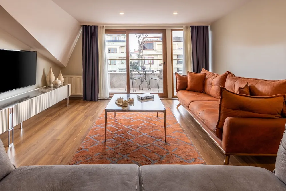 Luxury Apart Daire, 3 Yatak Odası, Teras, Havuz Manzaralı