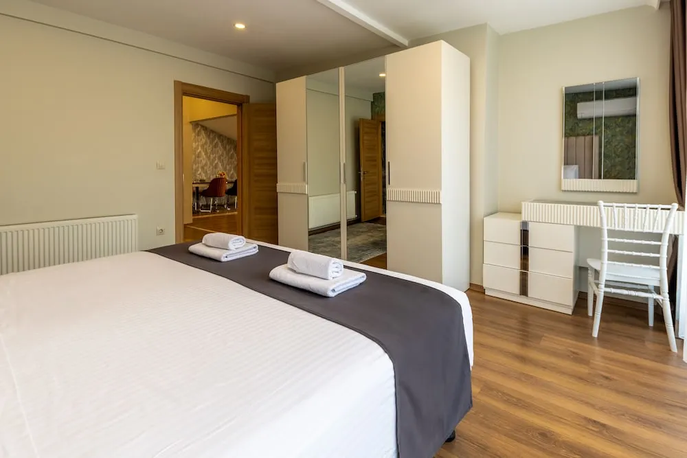 Luxury Apart Daire, 3 Yatak Odası, Teras, Havuz Manzaralı