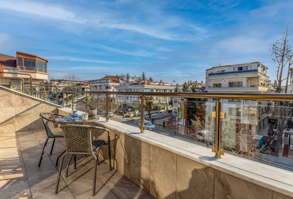Luxury Apart Daire, 3 Yatak Odası, Teras, Havuz Manzaralı