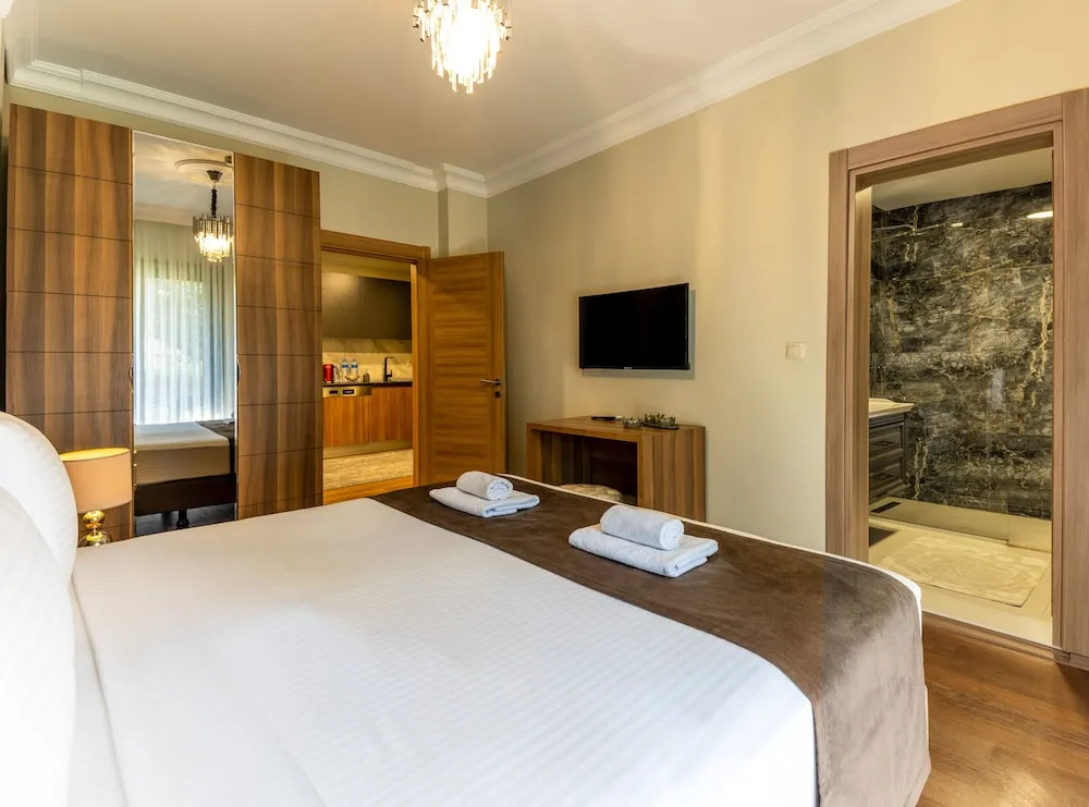Luxury Apart Daire, 3 Yatak Odası, Teras, Havuz Manzaralı
