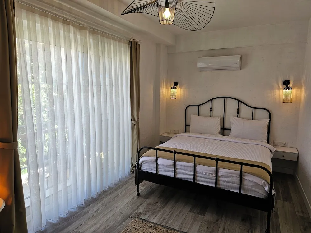 Comfort Tek Büyük Yataklı Oda