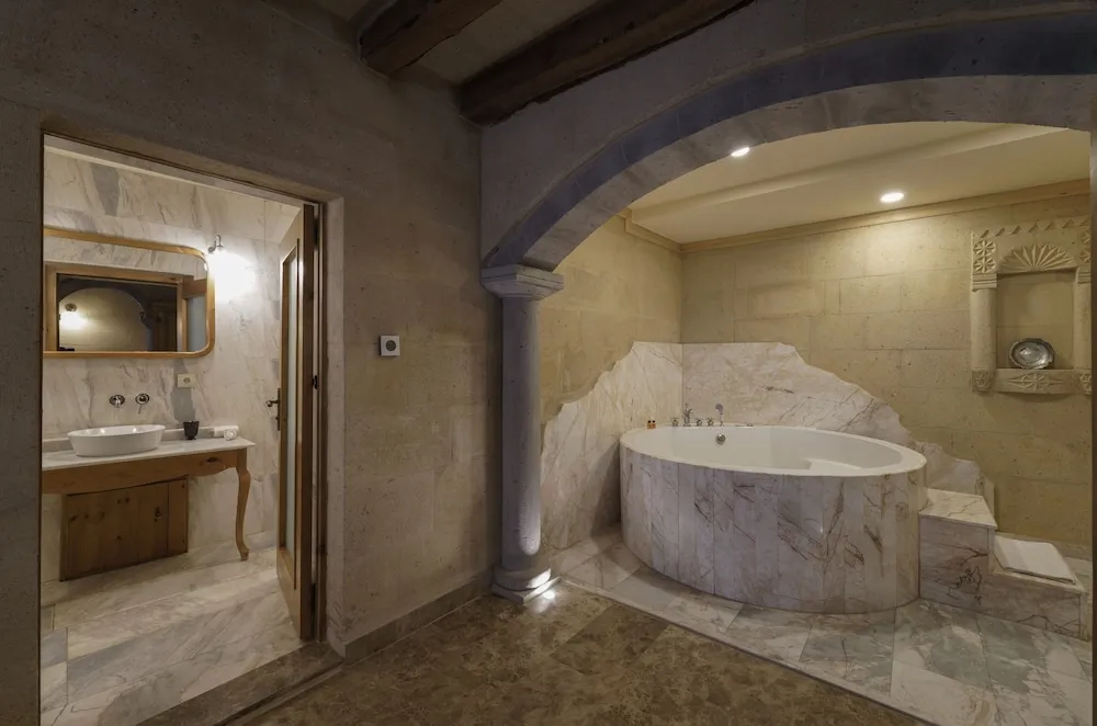 Stone King Suite with Jakuzi