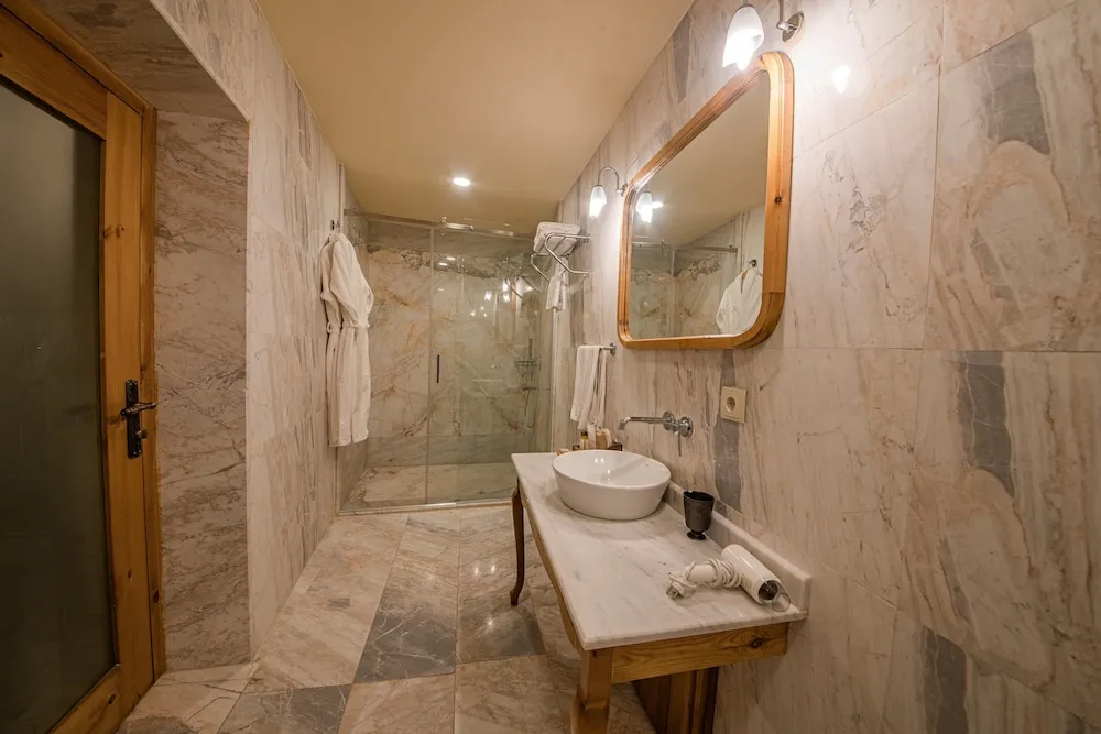 Stone King Suite with Jakuzi