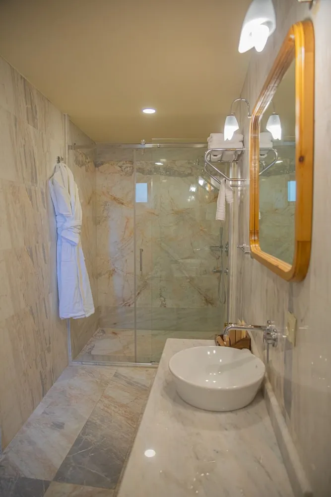Stone King Suite with Jakuzi