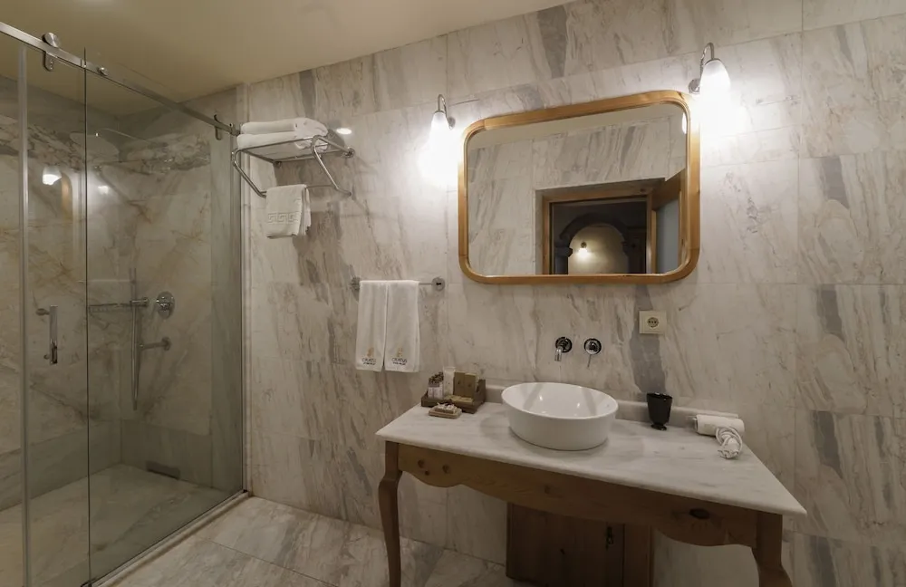 Stone King Suite with Jakuzi