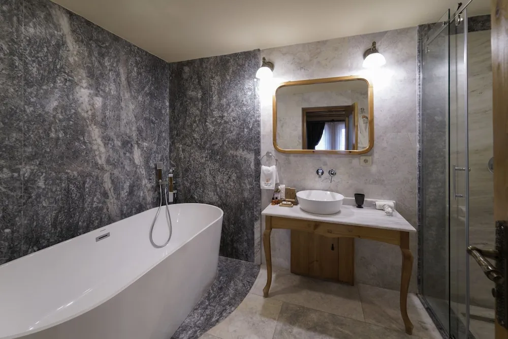 Stone Deluxe Room with Bathtub