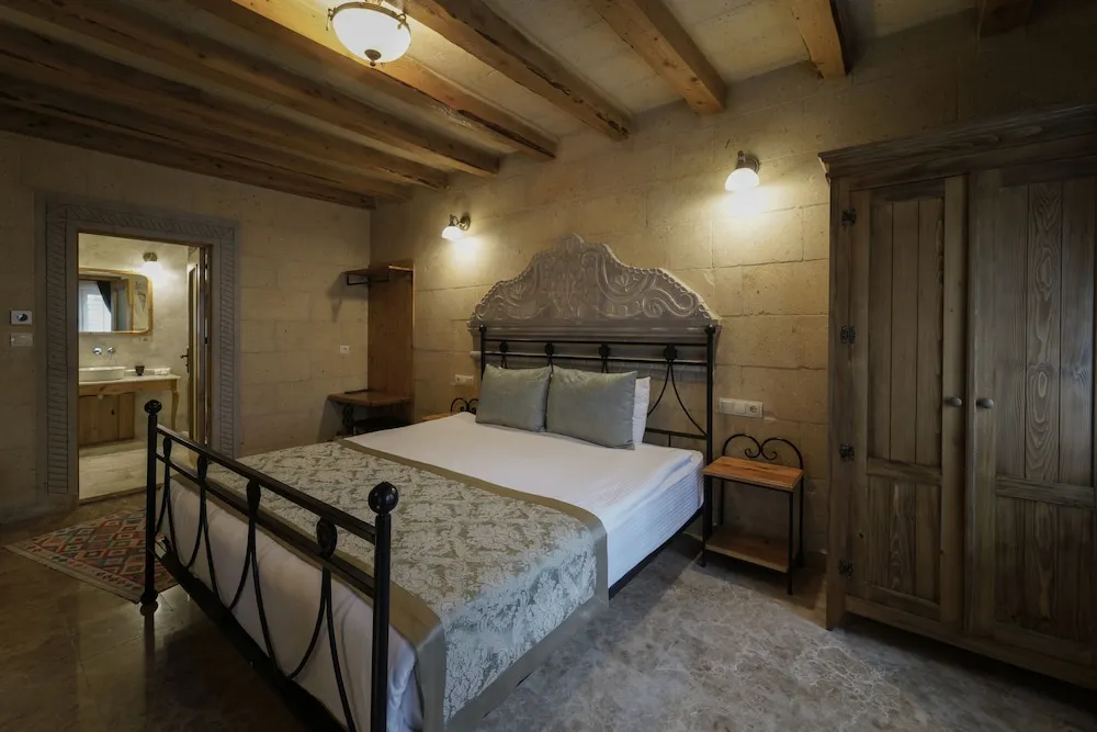 Stone Deluxe Room with Bathtub