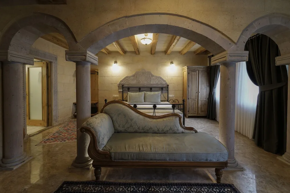 Stone Deluxe Room with Bathtub