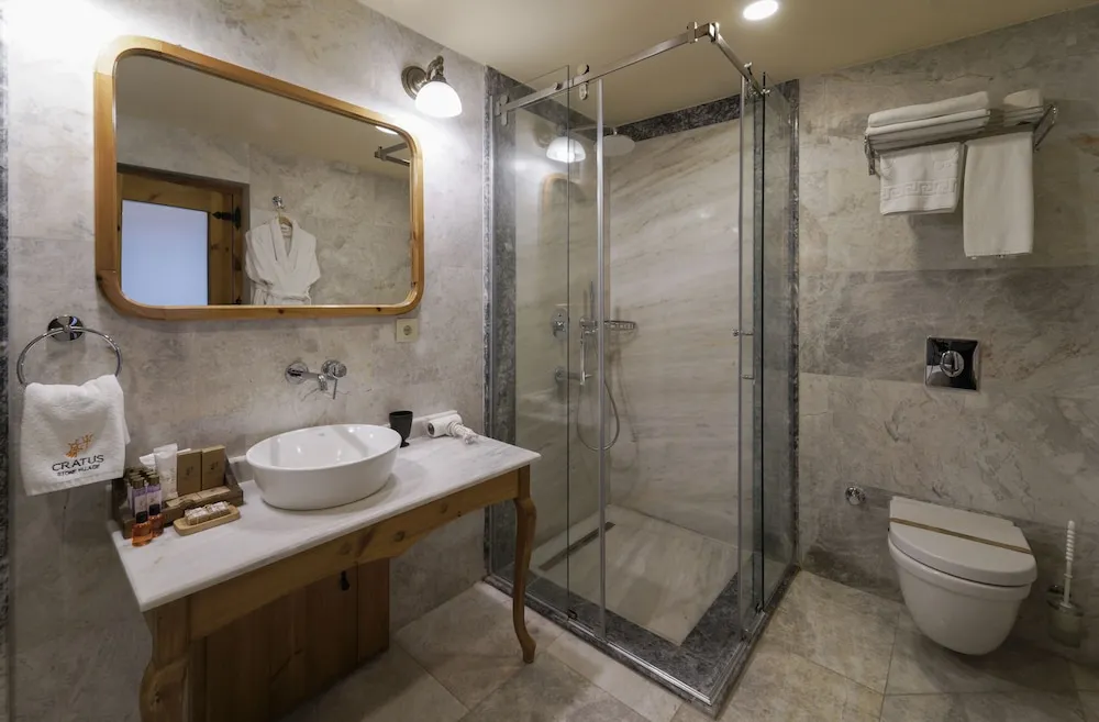 Stone Deluxe Room with Bathtub