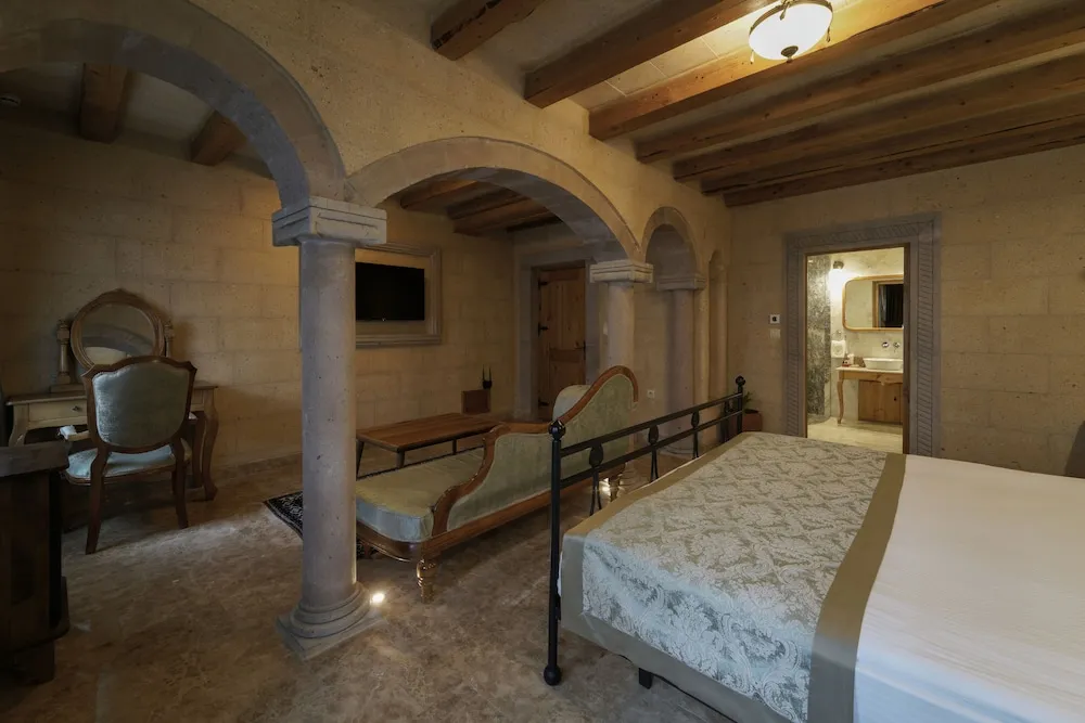 Stone Deluxe Room with Bathtub